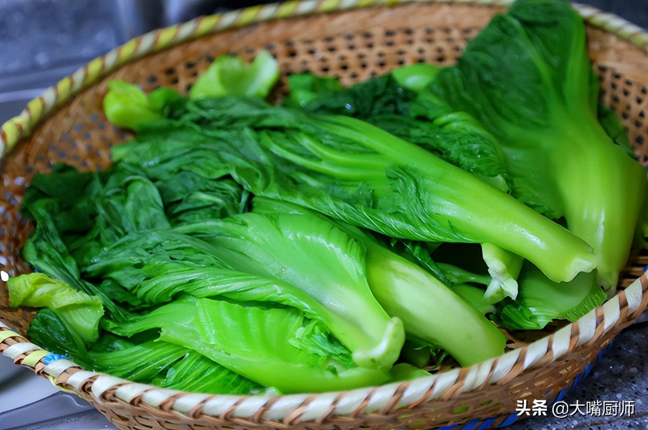 水腌酸菜的正确方法,腌酸菜放盐么