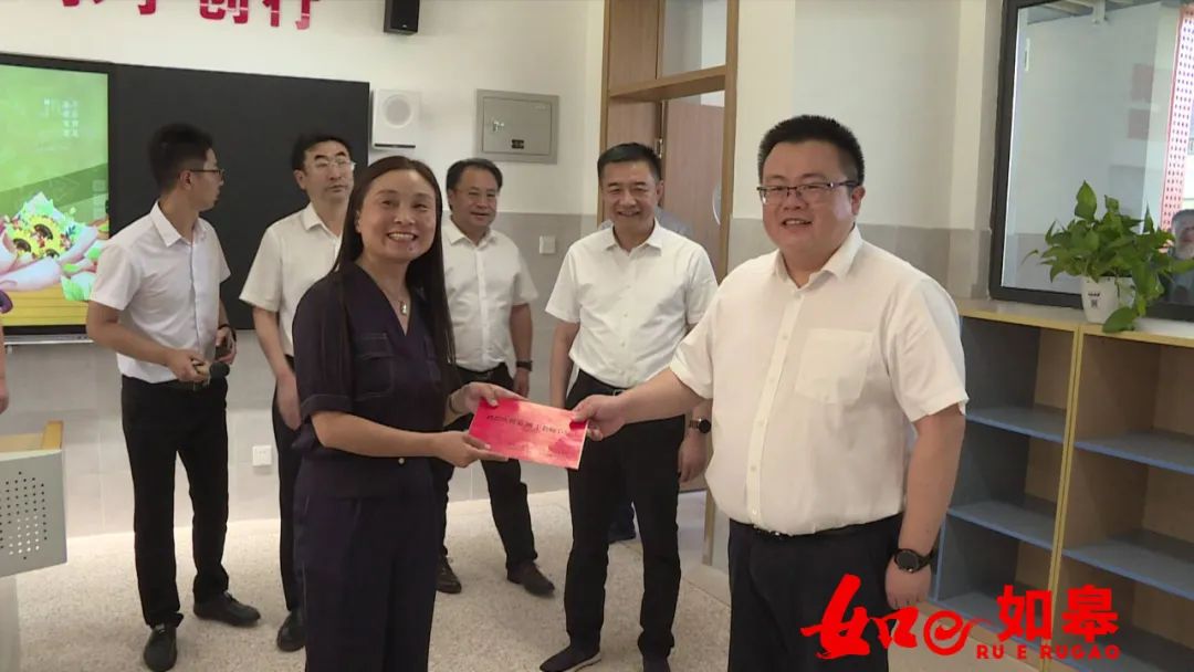 当教师节撞上中秋节广播稿,中秋节撞上教师节