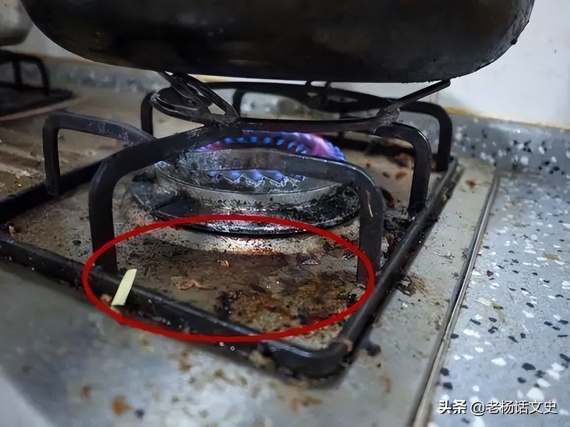 小苏打怎样去油烟机油污,油烟机顽固油渍用小苏打行吗