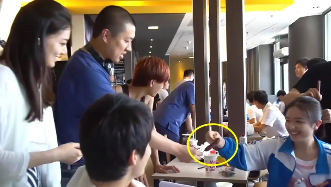 张新成李兰迪泰国正面照,李兰迪张新成泰国同游