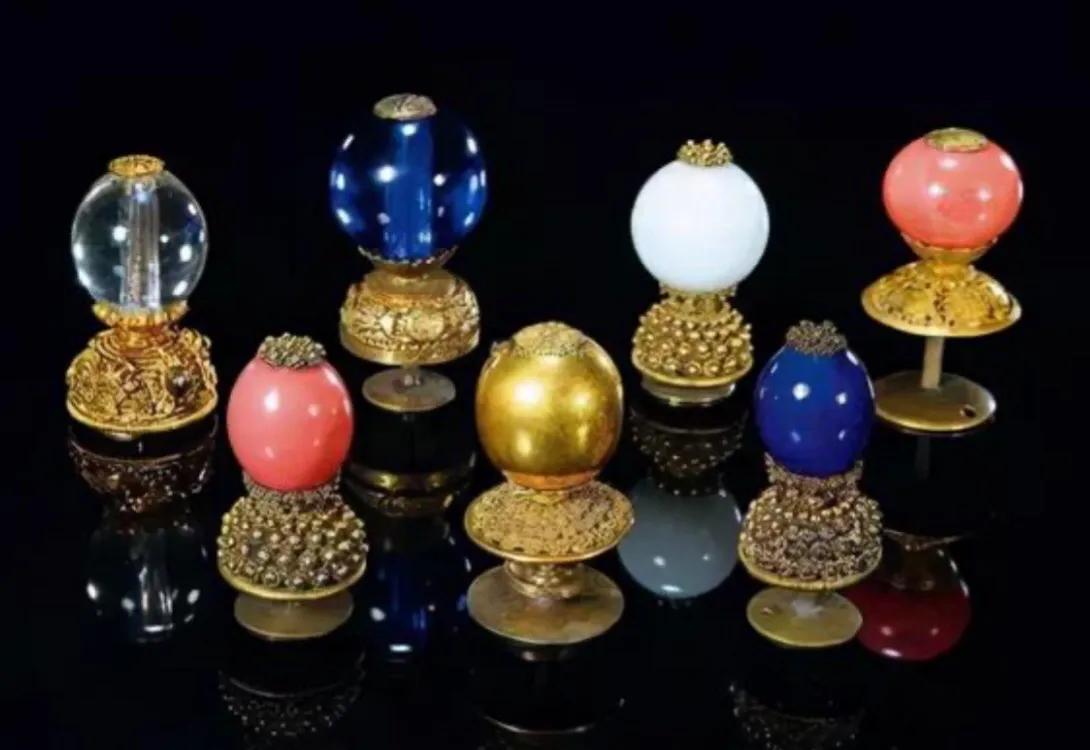 和珅官帽顶珠价值一亿三千多万,和珅怎么可以戴王爷的顶珠