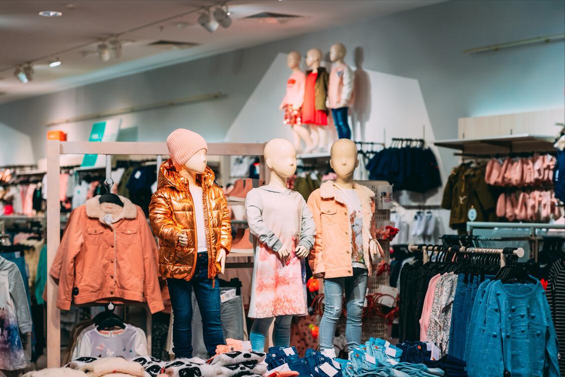 央视再度曝光“毒衣服”！童装也不能避免，孩子衣柜有的话赶紧扔