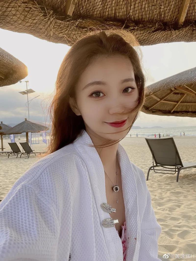 宋小粤和黄逸辉,cba啦啦队黄逸辉vs宋小粤