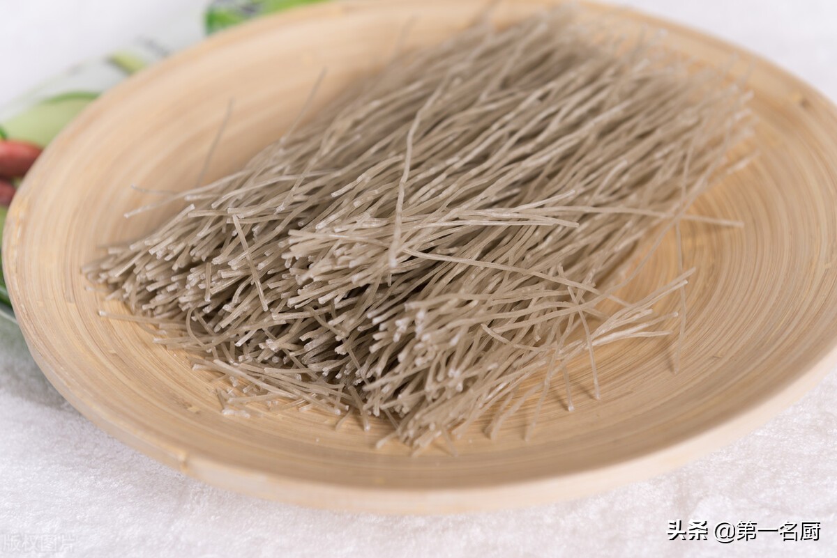 市场卖的红薯粉条真假怎样鉴别,怎样鉴别红薯粉条的真假