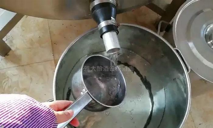 蒸馏法自酿白酒是什么香型,家用酿酒设备高粱酒的蒸馏过程