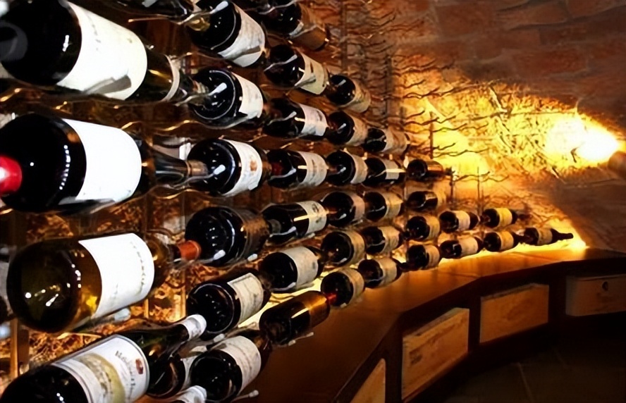 一瓶82年拉菲2分钱,一瓶82年的拉菲一共消费32万