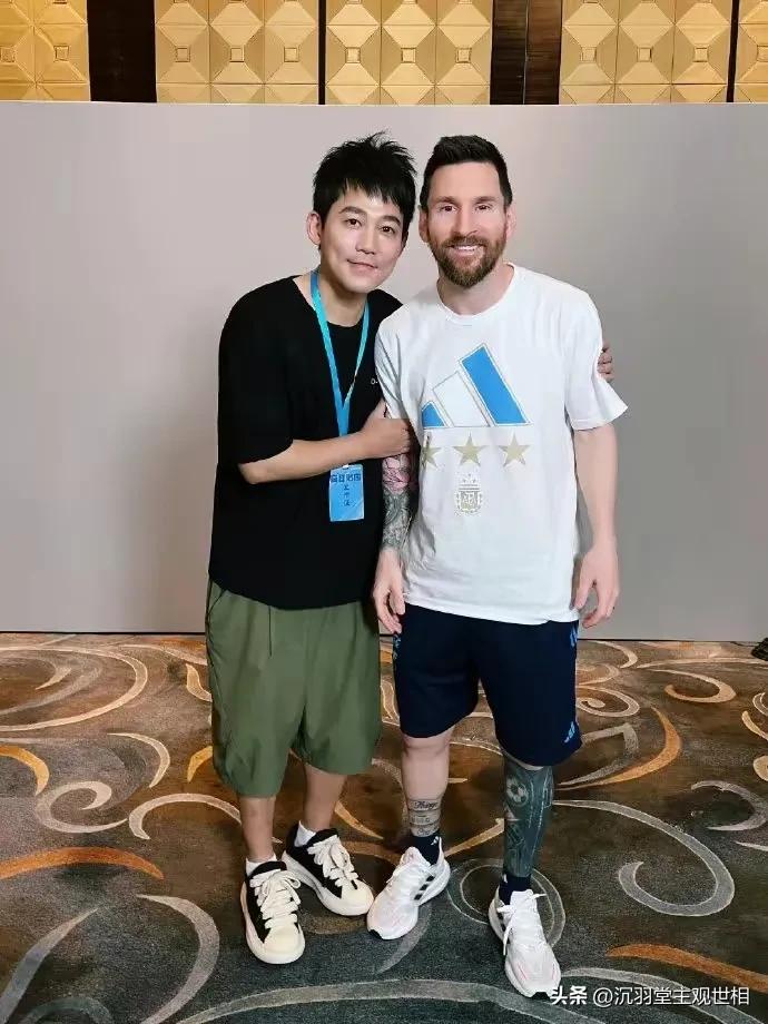 球迷冲进球场和大马丁击掌,球迷冲进球场和大马丁击掌图片