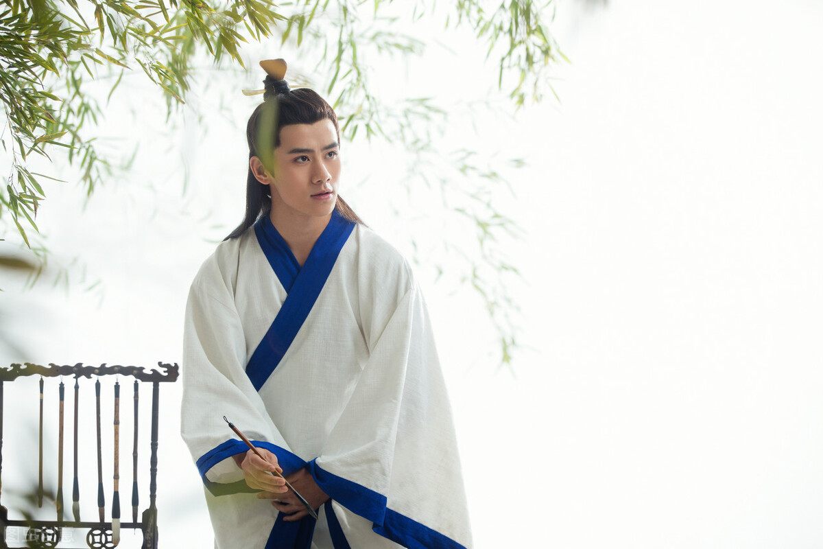 穷秀才阴差阳错,穷秀才遇见官差打美女