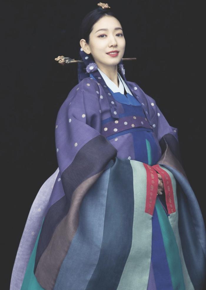 朴信惠与好友聚会，女神笑出苹果肌，气球文案曝光胎儿性别是男孩