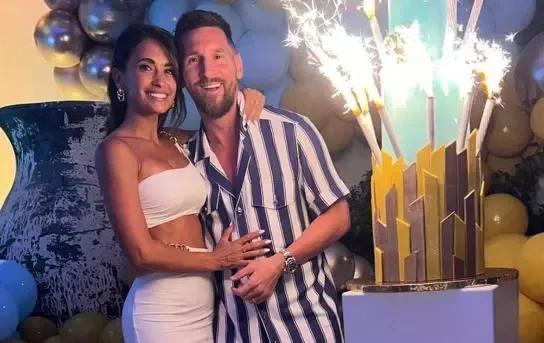 梅西感谢自己的妻子,梅西疼爱小孩子