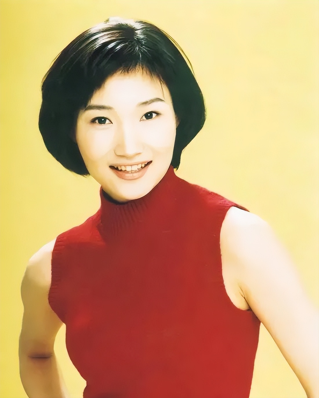 “*款贷**上班”20年，44岁仍单身，低头念稿又嘴瓢的她却收获全网好评