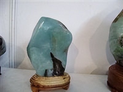 贵翠玉石价格,翡翠是石英岩玉吗