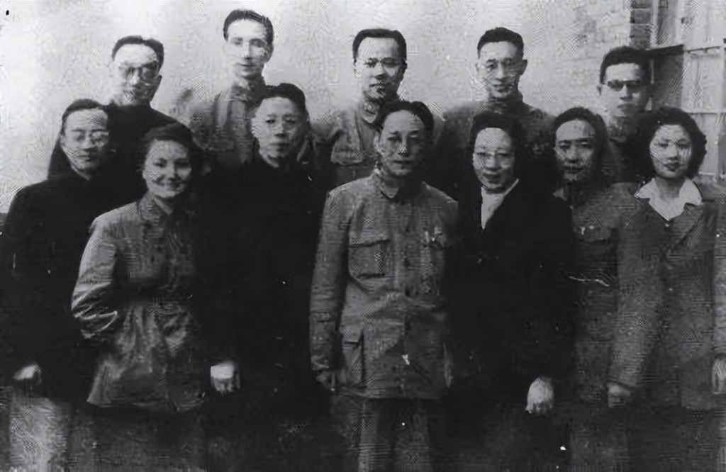 1954年潘汉年坦白实情后，陈毅如当头棒喝，主席震怒：此人不再信