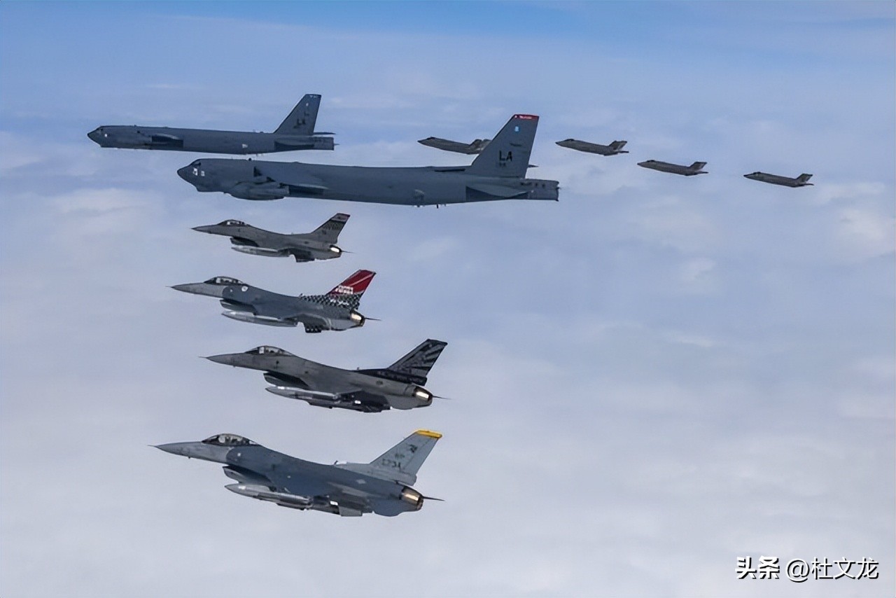 半岛局势升级，美韩与朝鲜剑拔弩张，中国中段反导后，B-52也来了