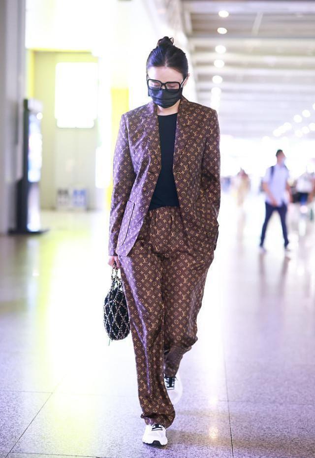 宋佳白裤子穿搭,宋佳牛仔外套搭配图片