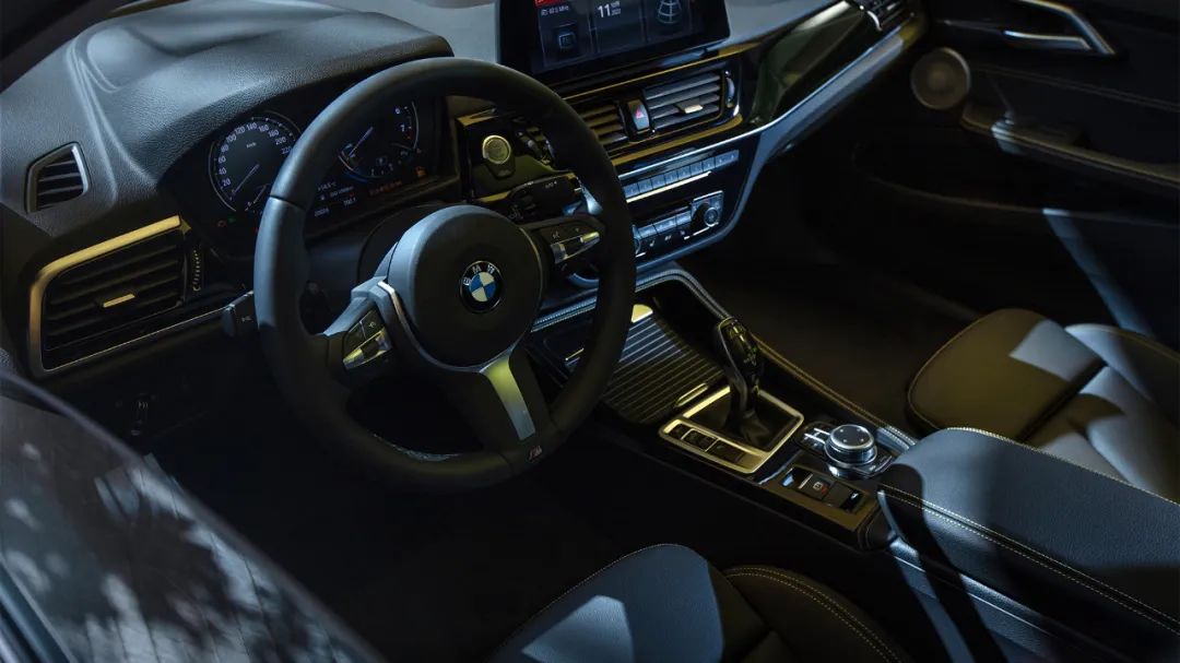 宝马x2和宝马1系对比,宝马1系和宝马x2的区别