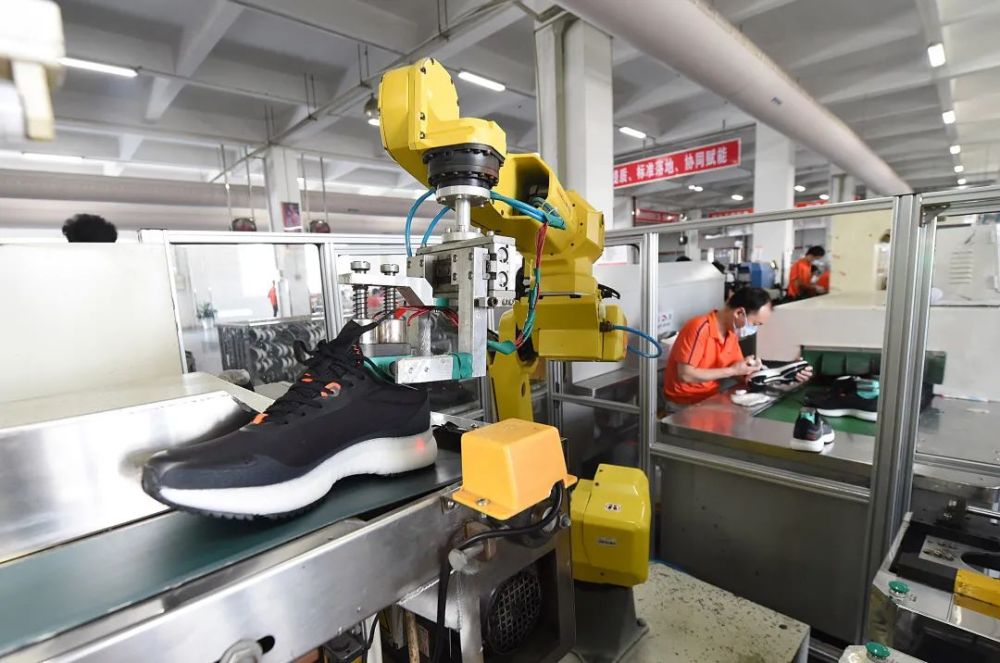 耐克阿迪达斯折扣店火爆,耐克阿迪进货折扣