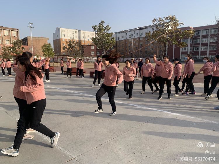小学三八妇女节教师主题活动方案,夏理逊小学联欢会