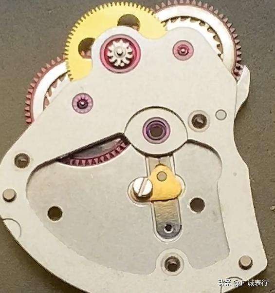 劳力士表镜碎了怎么修,劳力士表镜磕裂