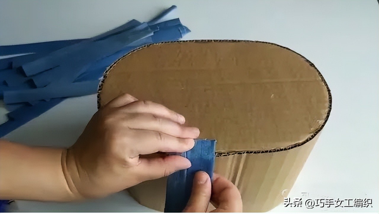 牛仔裤收纳神器改造,旧牛仔裤布条再利用的妙招