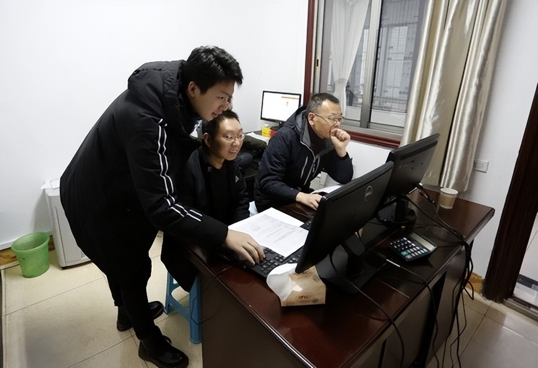 借调区委办和政府办哪个好,区委办公室借调有前途吗