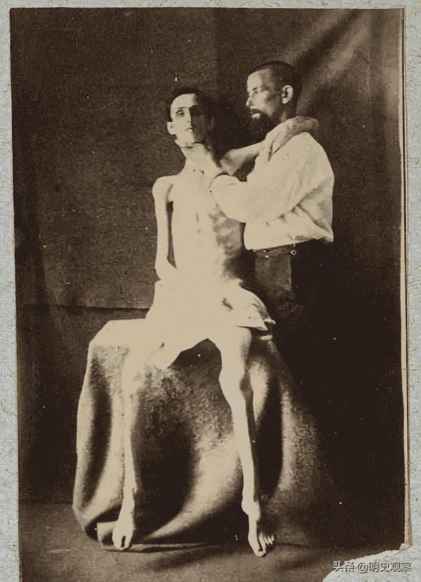 侵华日军残酷*行暴**，女子为活命脱下衣服让日本人拍摄，*辱侮**至死3