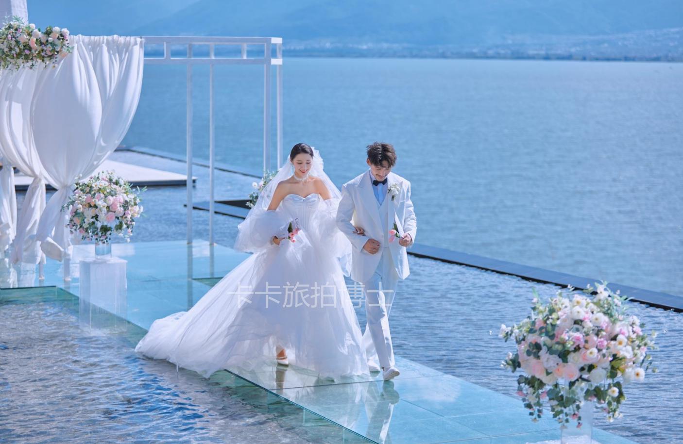 结婚的婚纱是租还是买比较合理,拍婚纱照婚纱是要租的还是免费的