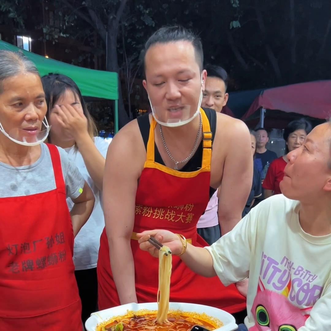 这是三碗一两和三两不同哦湖南美女居然也敢挑战？真是厉...