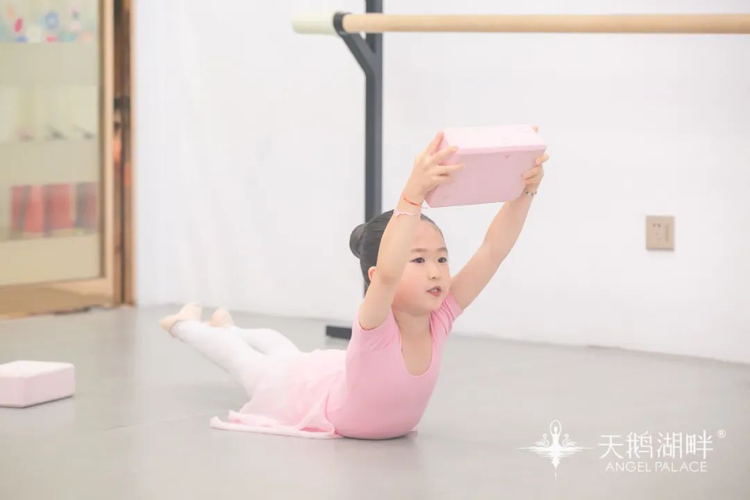 英皇芭蕾线上教学,学英皇芭蕾的走向