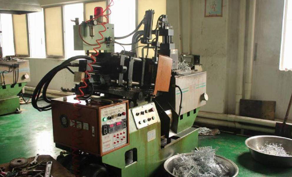 男子卖4厘米枪形钥匙扣案,男子售卖枪形钥匙扣被判刑