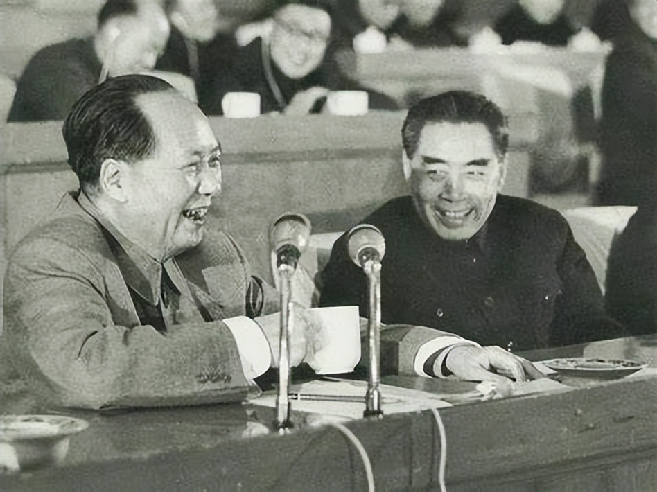 49年*歌国**唱词引争议,周总理一番话表态,毛主席赞同:永远不能改