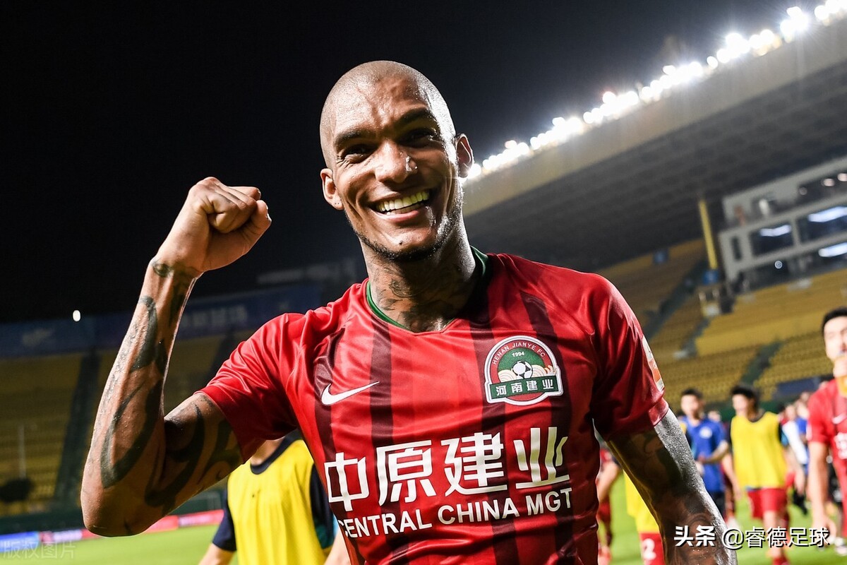 河南建业为什么要换球衣颜色,河南建业新赛季官方写真