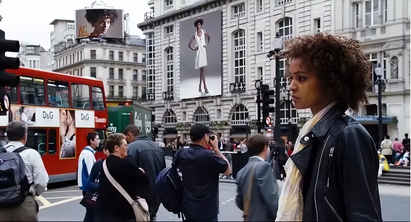 割礼比缠足更野蛮！第一位黑人超模华莉丝4岁被*暴强**，5岁惨遭割礼