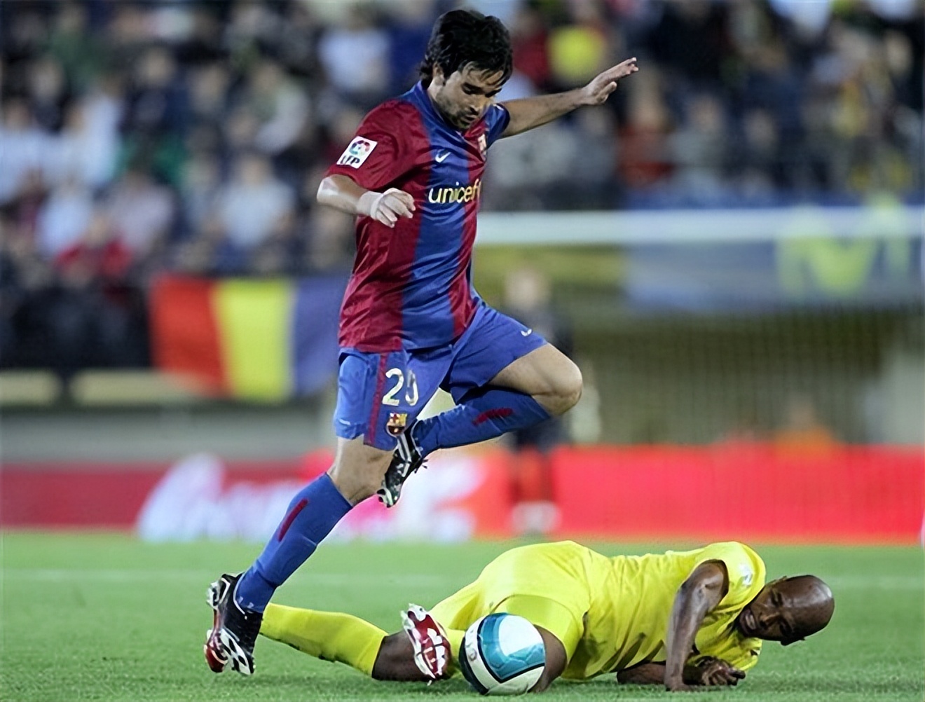 26岁还是巴西无名小卒，30岁却成西班牙主力，悍将被转会顾问拯救