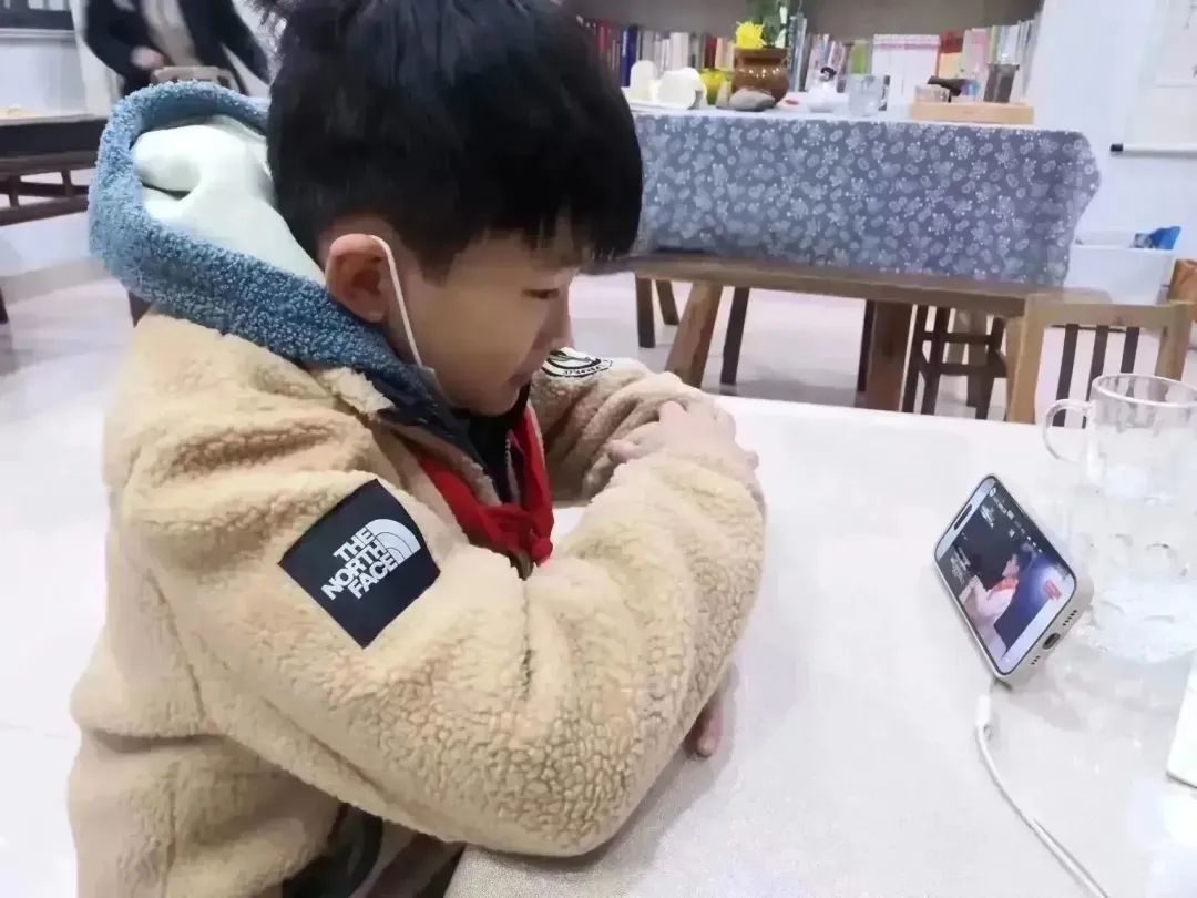 屯村实验小学开展“学习二十大，争做好队员”主题教育活动