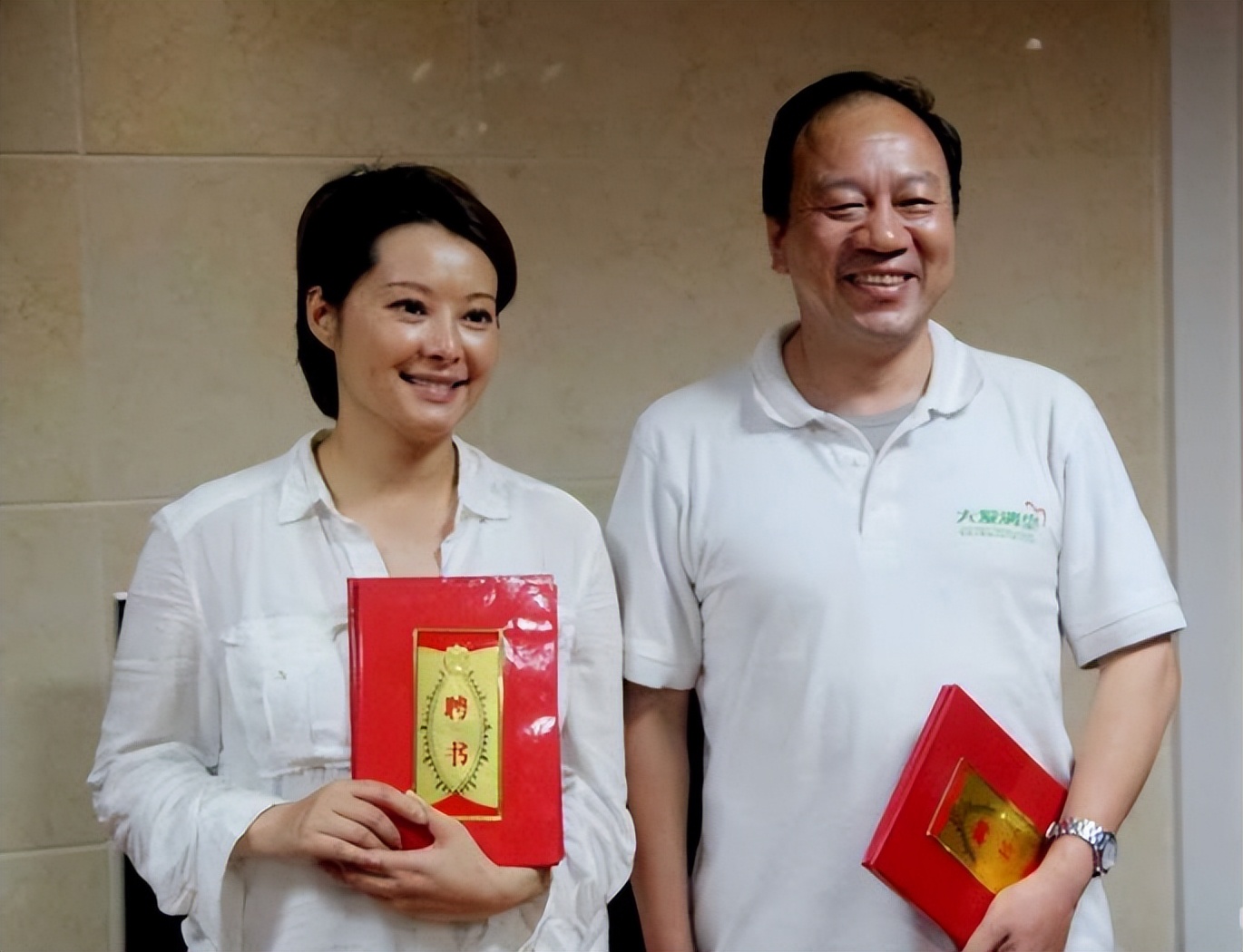 袁立偷狗搞笑视频,袁立讲偷狗的视频