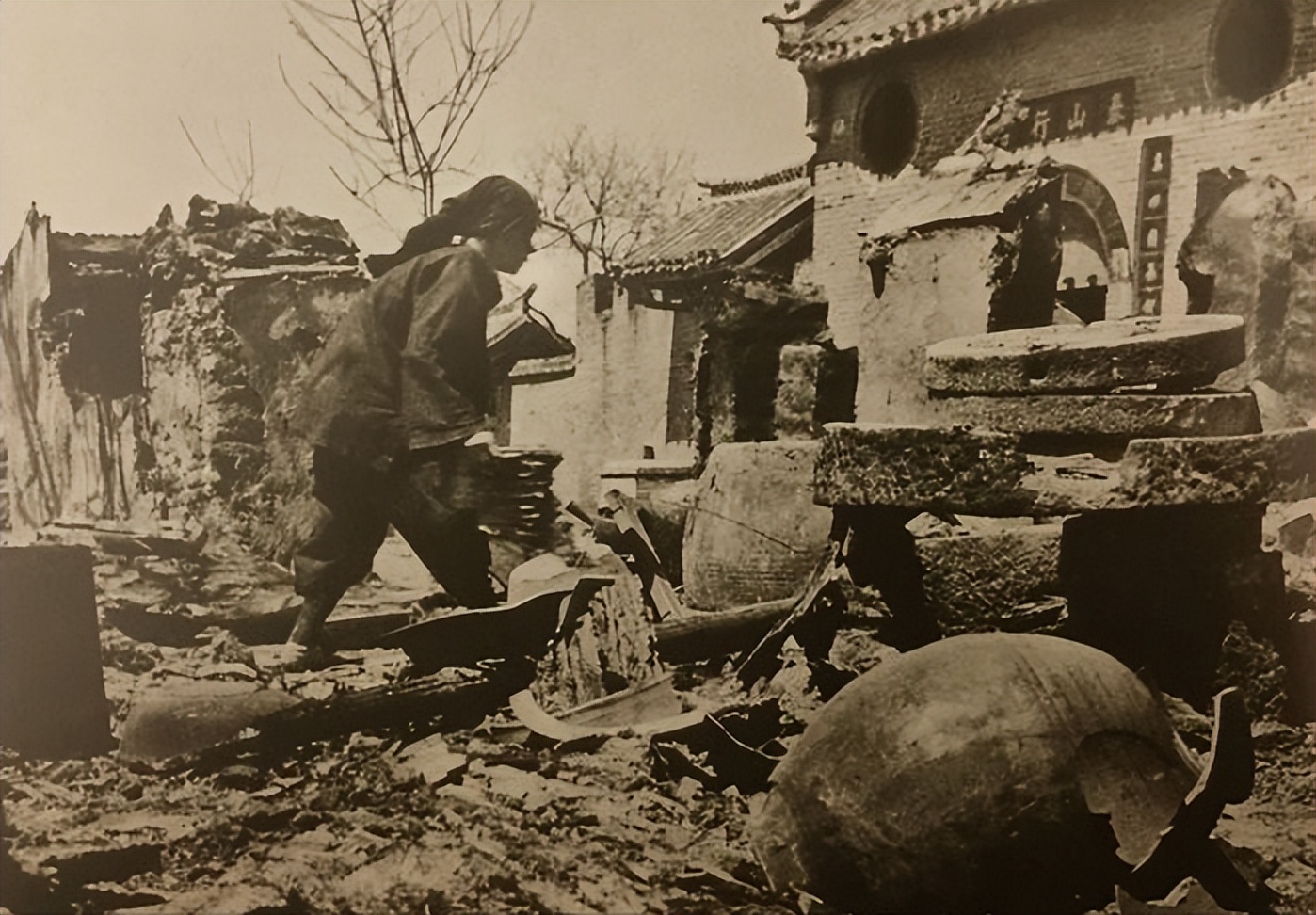 巾帼女烈士陈若克:拒用日寇奶粉以鲜血喂女儿,被日军27刀杀害!