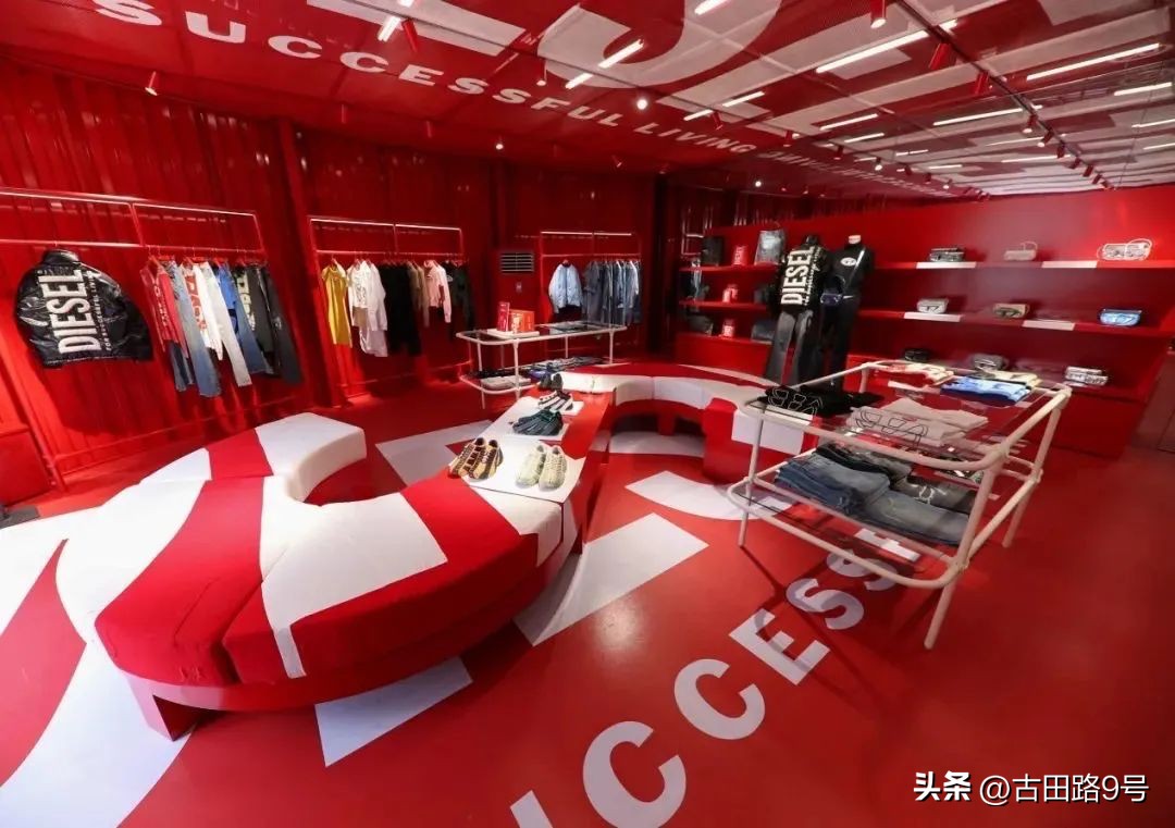 苹果发布会“刘海屏”变“药丸屏”？美版拼多多已悄悄上线