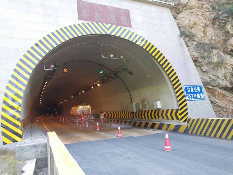 【“三抓三促”进行时】隧道清洗换新颜