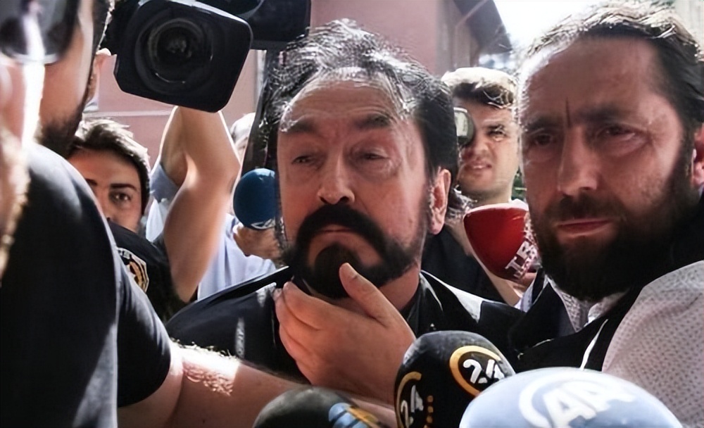 “性*教邪**”头目被判8658年：妖艳女友上千，别墅藏69000颗避孕药