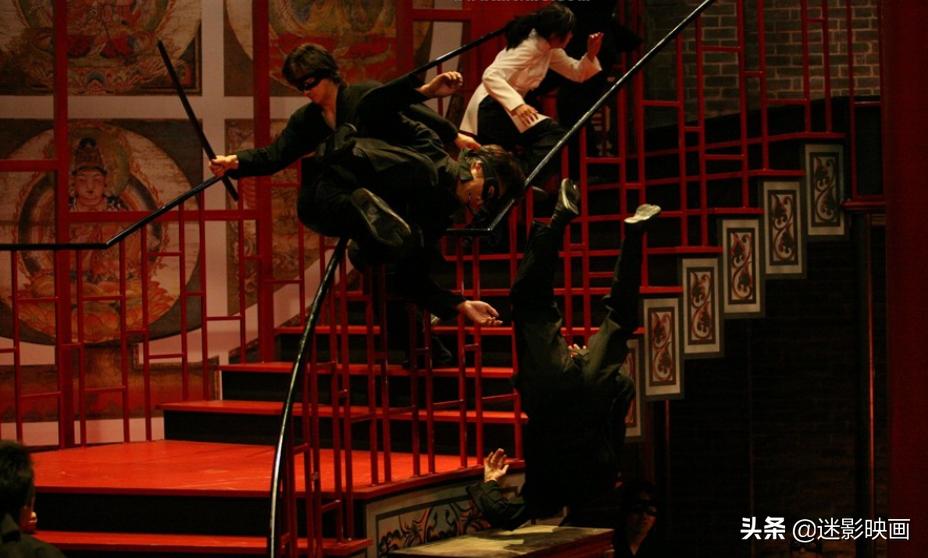 外媒评价周星驰少林足球电影,少林足球周星驰国语版电影