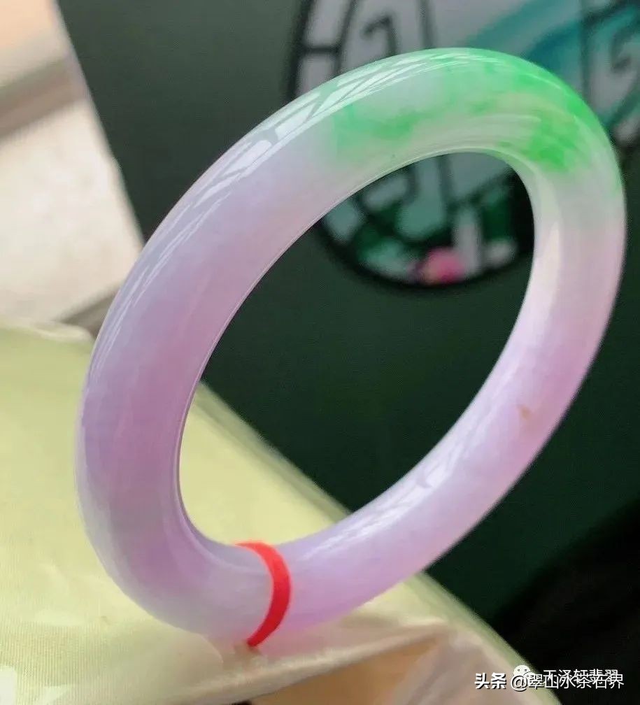 黑乌鸡翡翠手镯等级,翡翠手镯的种水八个等级及价格