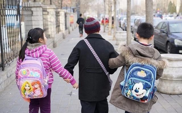 2010年，56岁失独母亲生下试管龙凤胎，后因过度劳累患上脑梗