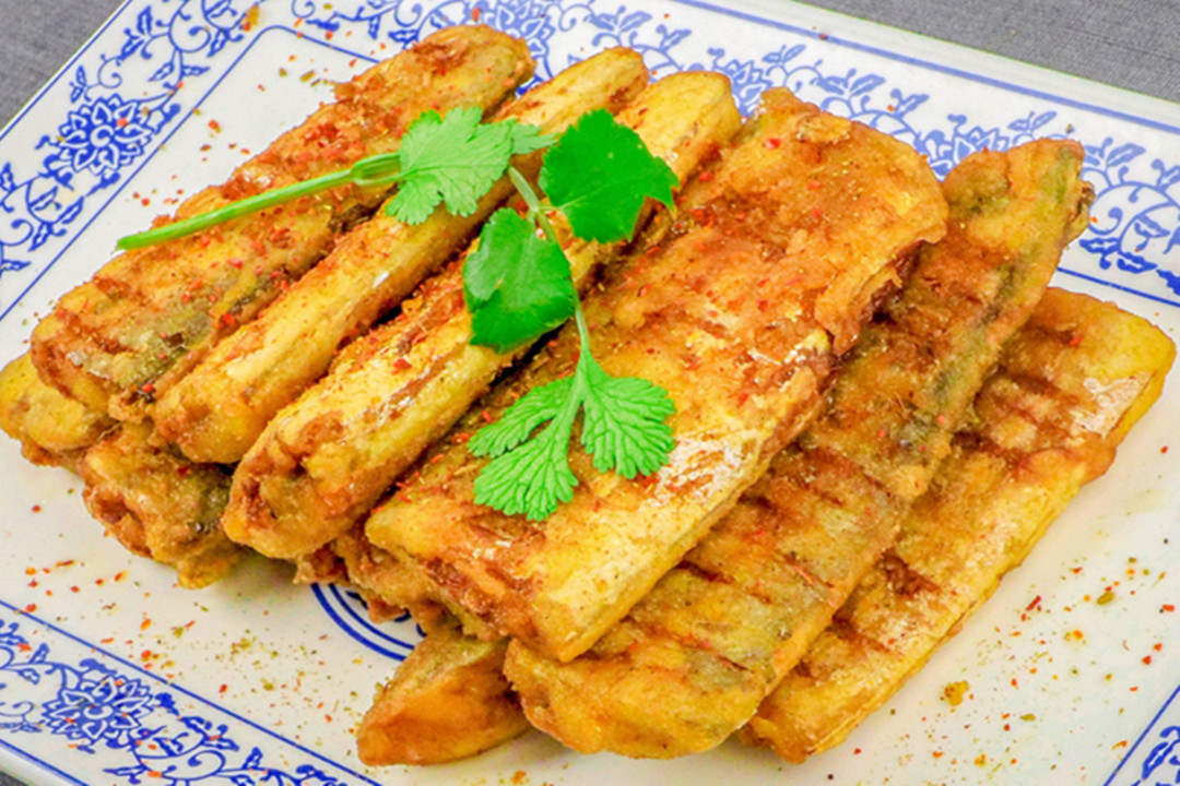 黄眼睛带鱼跟黑眼睛带鱼有啥区别,带鱼是黄眼睛好还是黑眼睛好吃