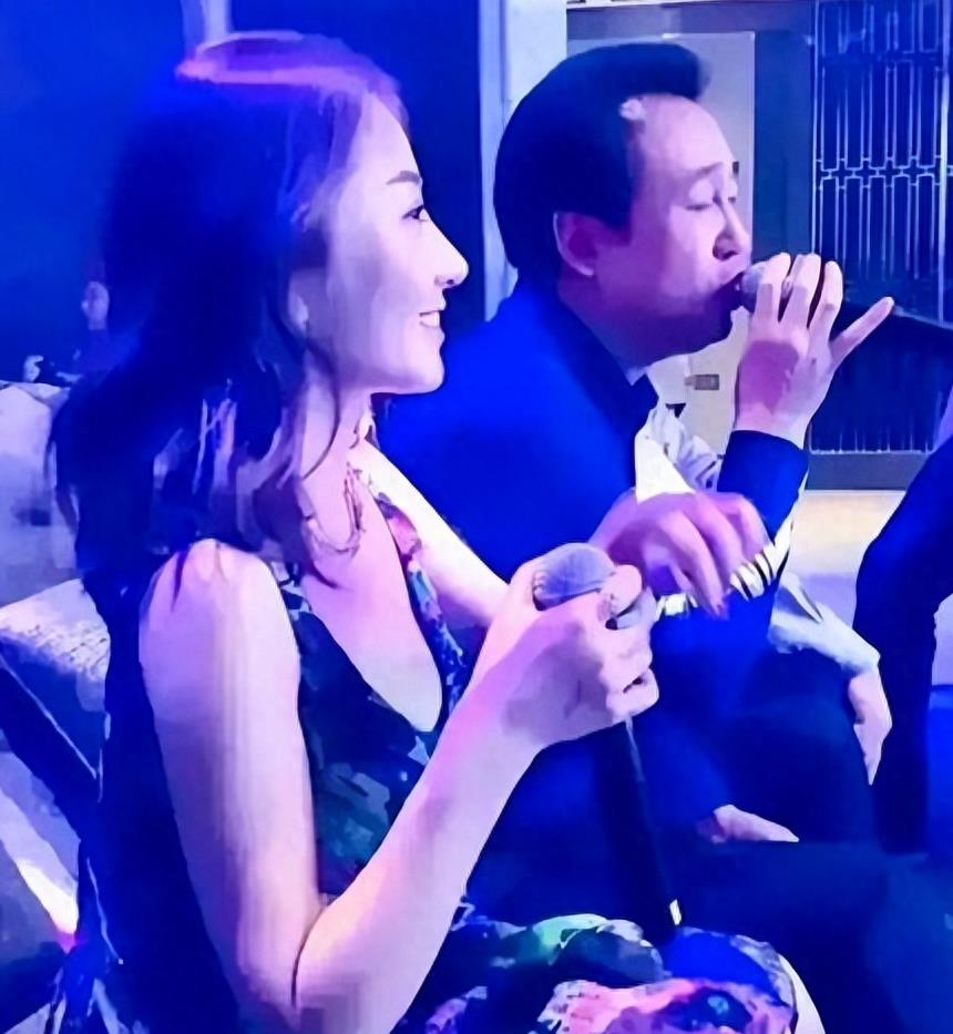 许家印歌舞团曝光：翘臀大胸，奢华考核五星住宿