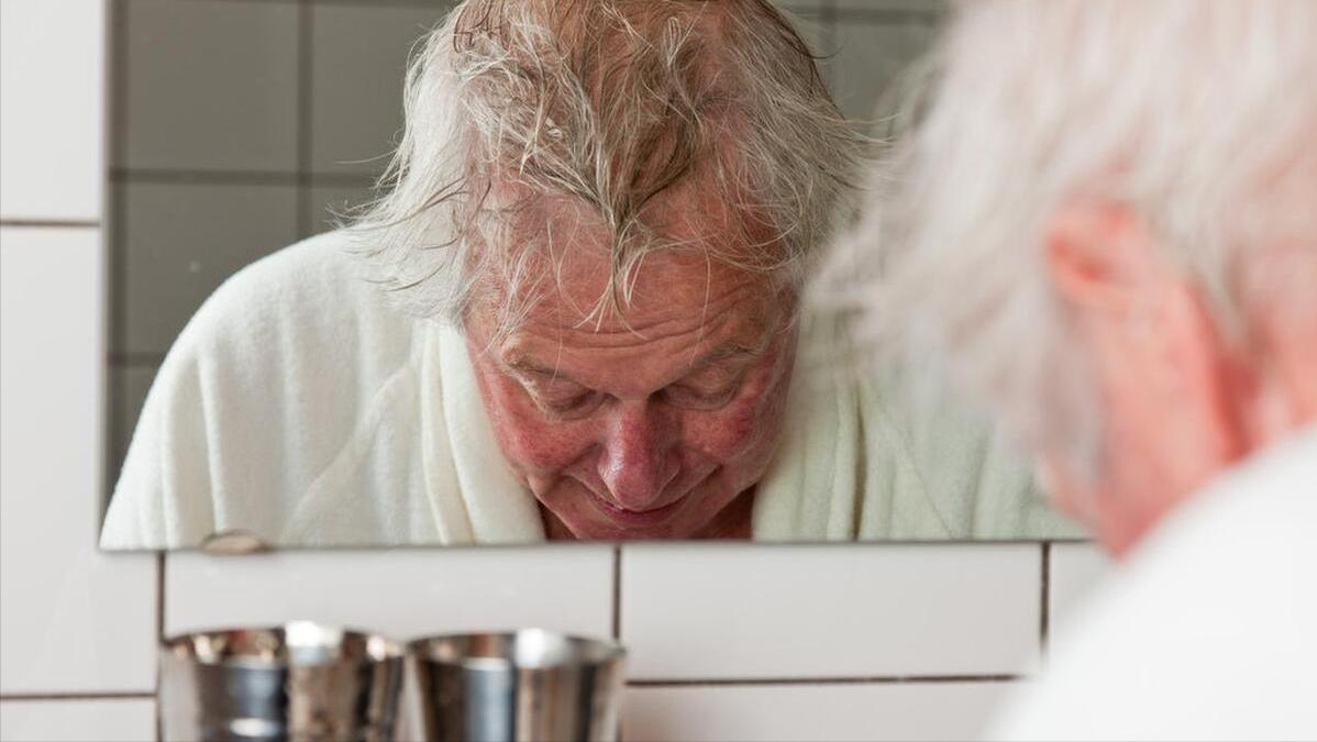 年纪大了，夫妻同房后，尽量少做这3件“伤身”事，对健康没好处