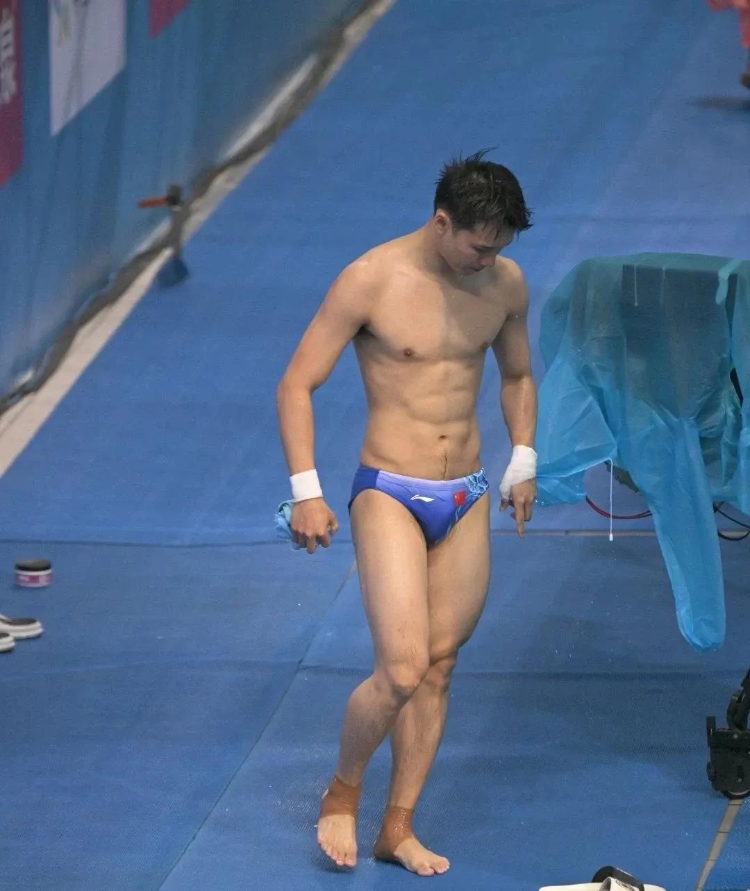 陈艾森双人默契跳水,陈艾森跳水队腹肌