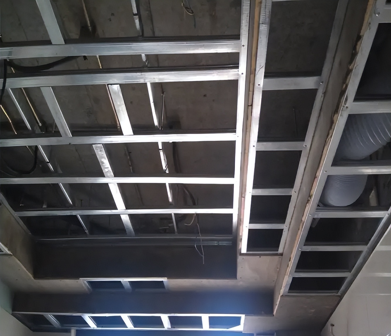 装修只买对的不选贵的,卫生间装修吊顶材料哪种好