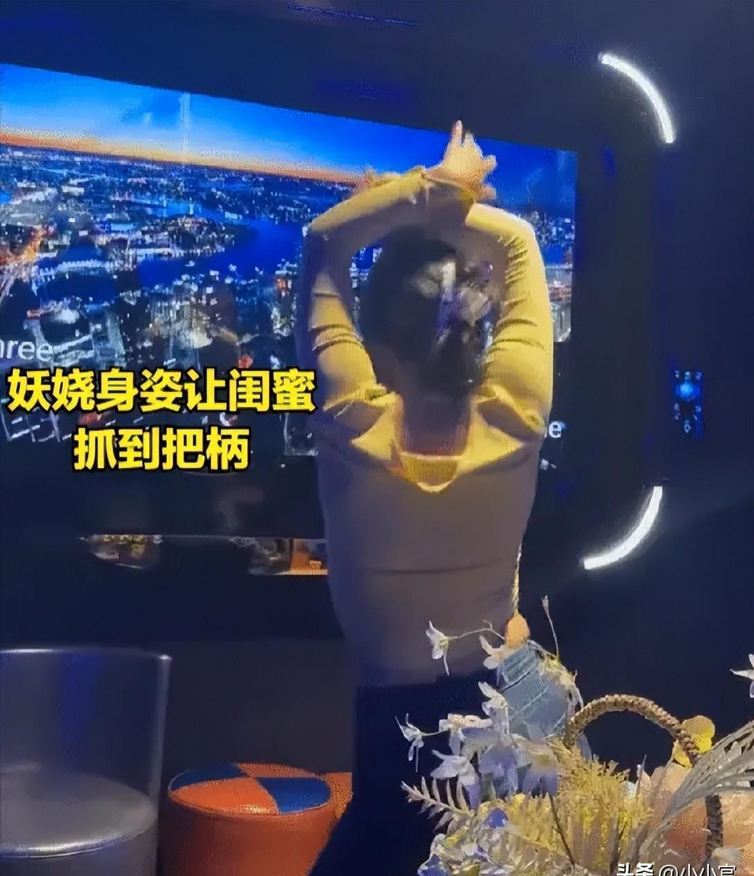 女神同学会上热舞助兴，闺蜜偷*拍偷**照发给老公，嫉妒恶战一触即发