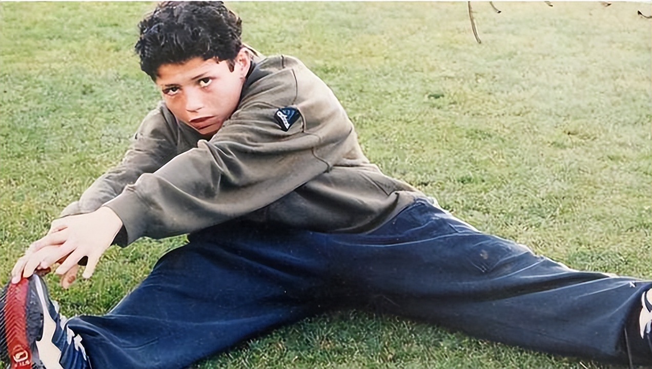 c罗的事迹归纳,c罗各个年龄段身材照片